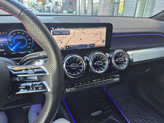 Mercedes-Benz EQB250+ 4 of 4