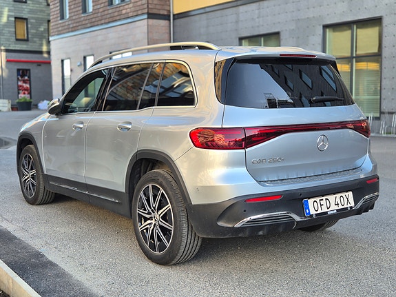 Mercedes-Benz EQB250+ 2 of 4