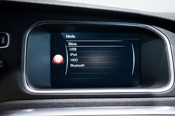 Volvo V40 Cross Country 14 of 26