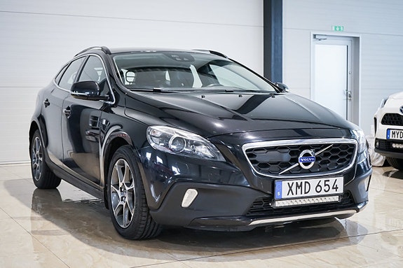 Volvo V40 Cross Country 2 of 26