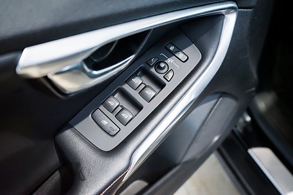 Volvo V40 Cross Country 24 of 26