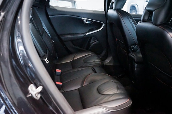 Volvo V40 Cross Country 9 of 26