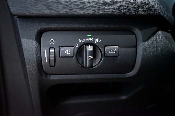 Volvo V40 Cross Country 22 of 26