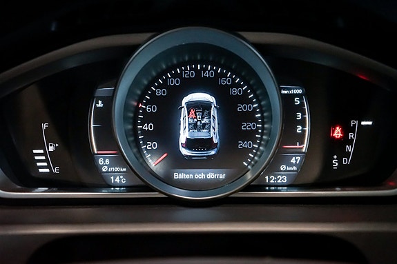 Volvo V40 Cross Country 10 of 26