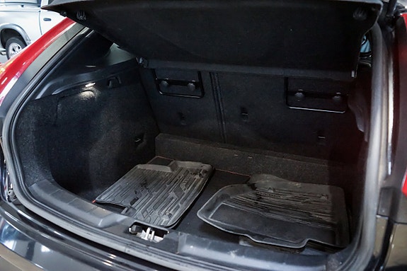Volvo V40 Cross Country 8 of 26
