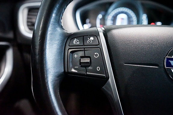 Volvo V40 Cross Country 21 of 26