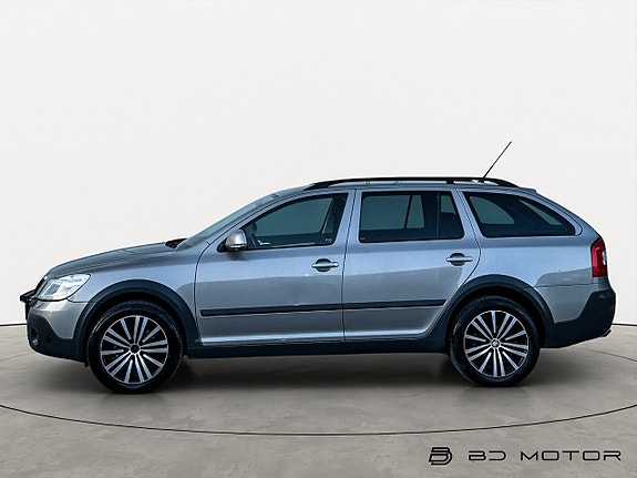 Skoda Octavia Scout 2 of 5