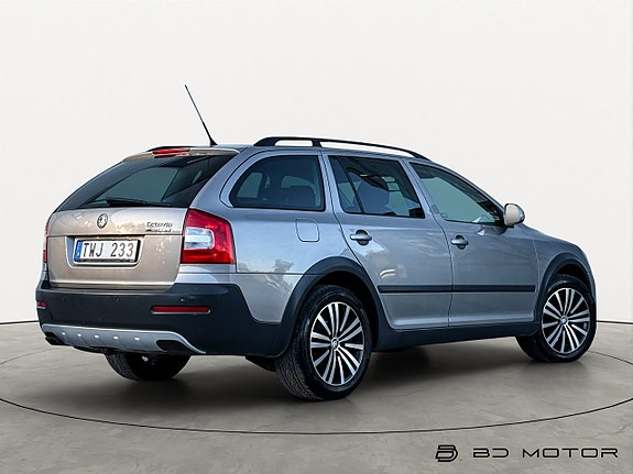 Skoda Octavia Scout 3 of 5