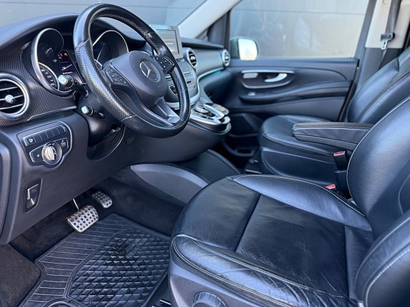 Mercedes-Benz V250 12 of 22