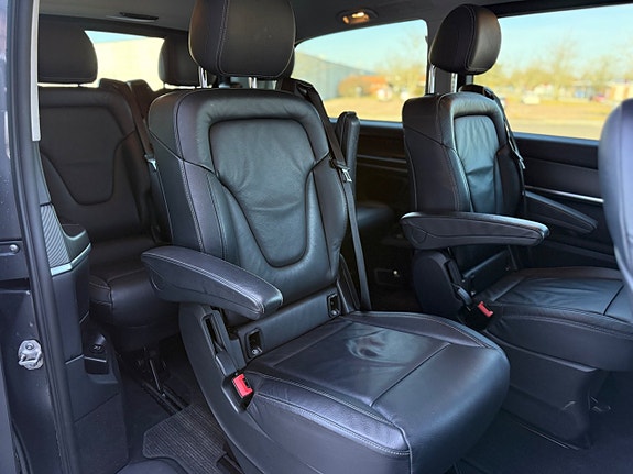 Mercedes-Benz V250 16 of 22