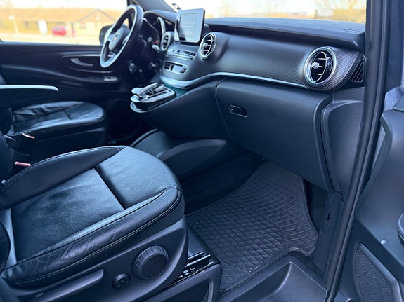 Mercedes-Benz V250 17 of 22