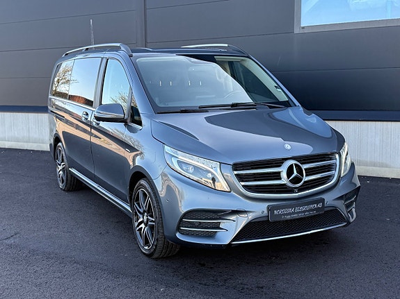 Mercedes-Benz V250 4 of 5
