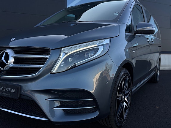 Mercedes-Benz V250 3 of 5