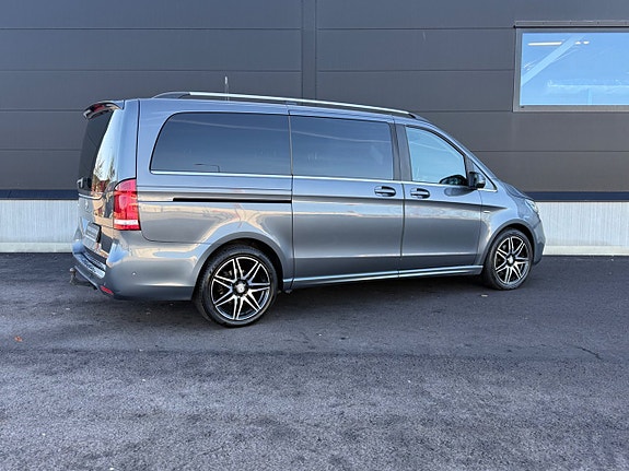 Mercedes-Benz V250 7 of 22