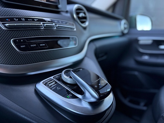 Mercedes-Benz V250 18 of 22