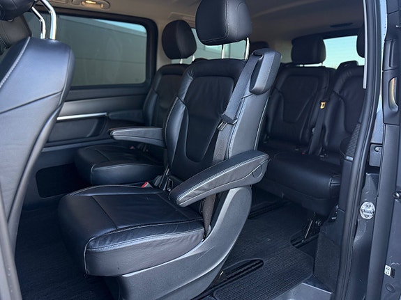 Mercedes-Benz V250 13 of 22