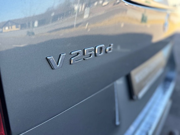 Mercedes-Benz V250 9 of 22