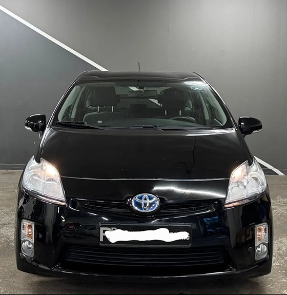 Toyota Prius 3 of 5
