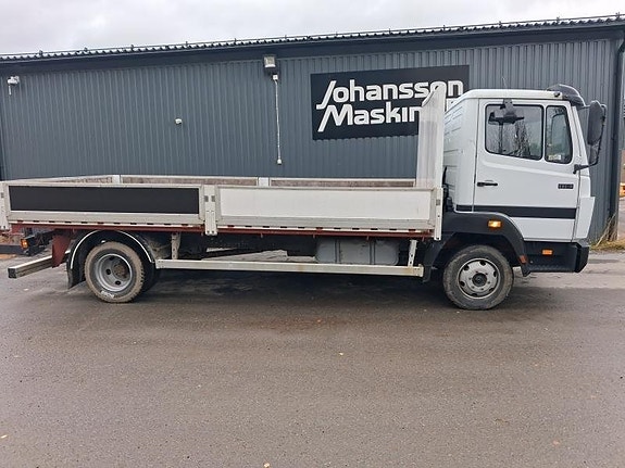 Mercedes-Benz 814 LASTBIL MED RAMPE