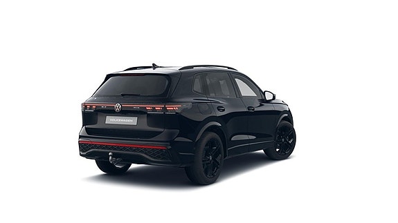 Volkswagen Tiguan 2 of 3