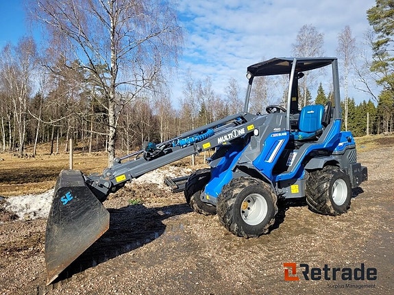 Hjullastare Multione 8.4S med skopa och adapter