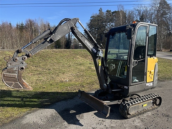 Volvo EC 18 D med 3 skopor & släp