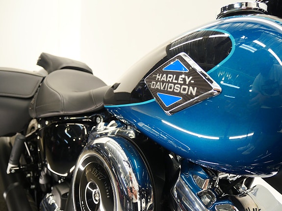 Harley-Davidson Heritage Softail FLHC 7 of 11