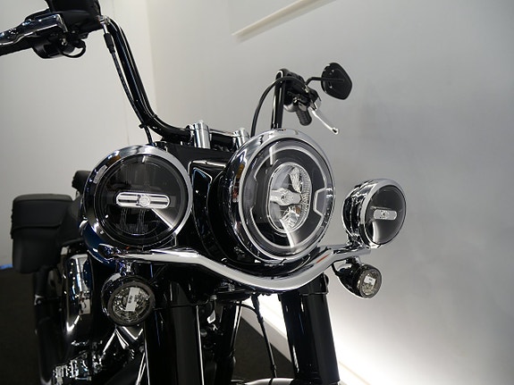 Harley-Davidson Heritage Softail FLHC 6 of 11