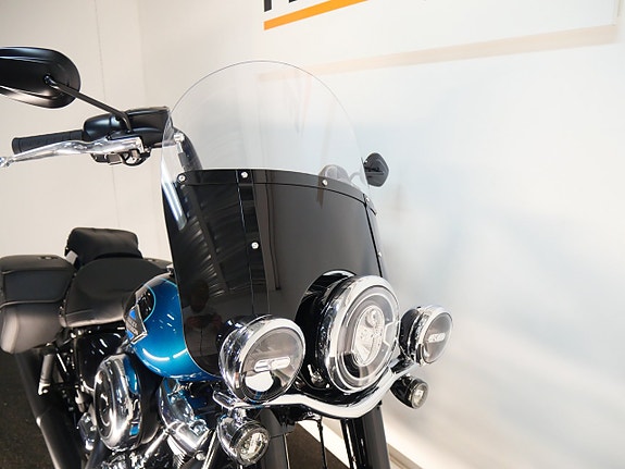 Harley-Davidson Heritage Softail FLHC 10 of 11