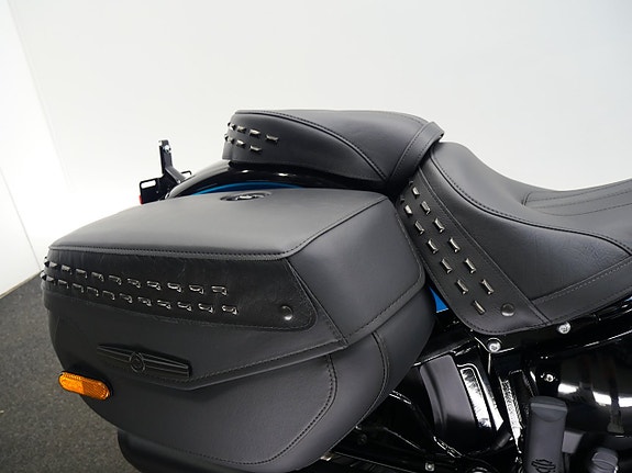 Harley-Davidson Heritage Softail FLHC 4 of 11