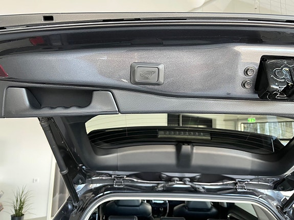 Toyota RAV4 4 of 5