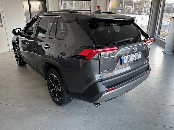 Toyota RAV4 2 of 5