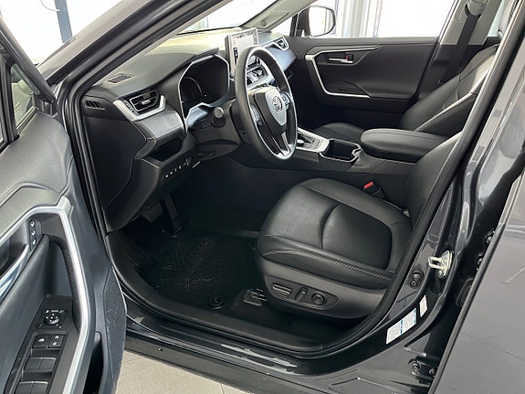 Toyota RAV4 5 of 5