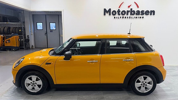 MINI One 2 of 5