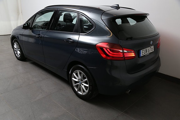 BMW 218 4 of 5