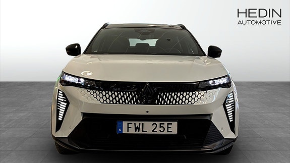 Renault Scenic E-Tech 8 of 9