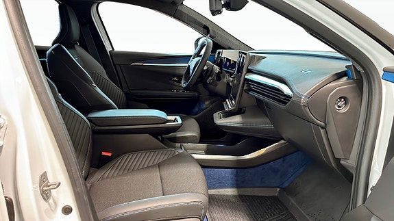 Renault Scenic E-Tech 3 of 9