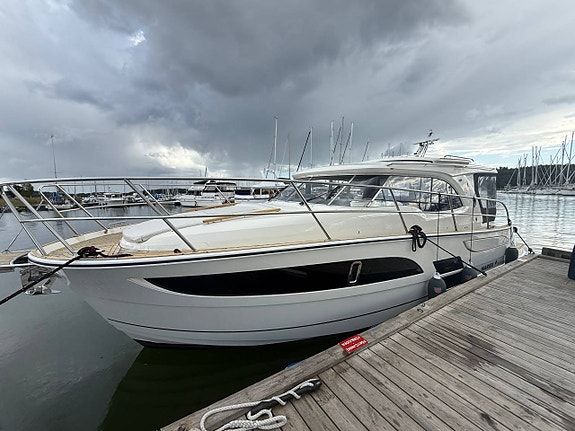 Marex 330 2022  Volvo Penta D6 440/DPi