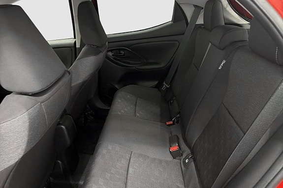 Toyota Yaris 9 of 12
