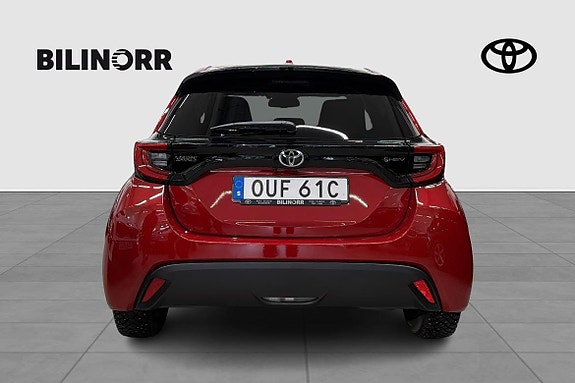 Toyota Yaris 5 of 12