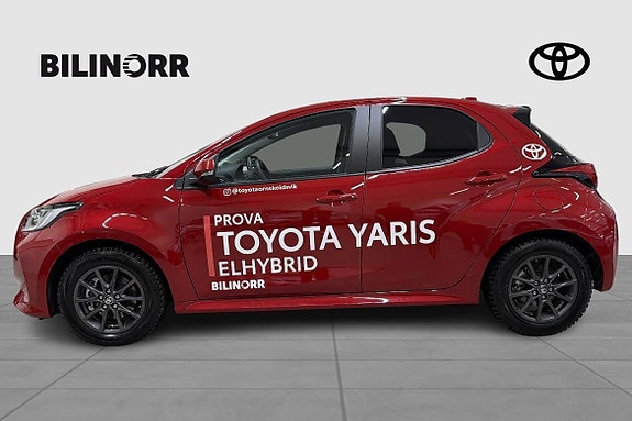 Toyota Yaris 3 of 12