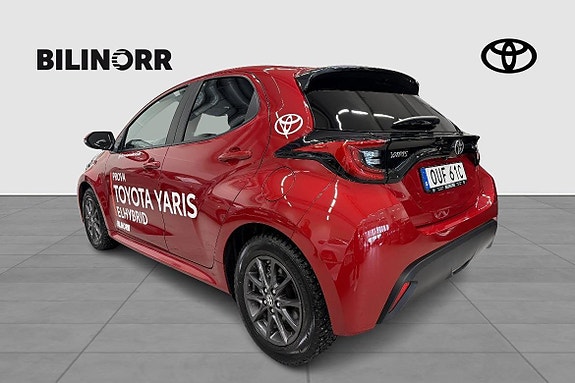 Toyota Yaris 4 of 12
