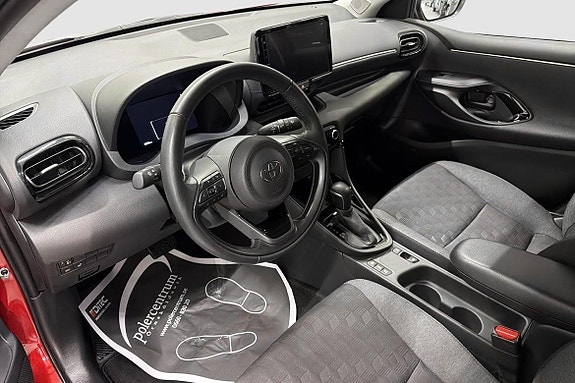 Toyota Yaris 8 of 12