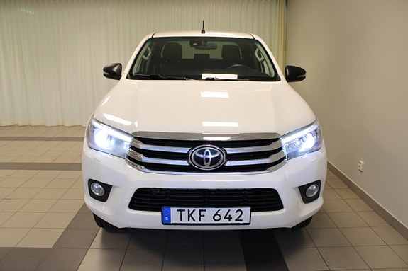 Toyota HiLux 2 of 5