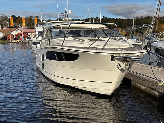 Marex 360 CC 2021 m 2 x Volvo Penta D4 320/DPi  m Joystick