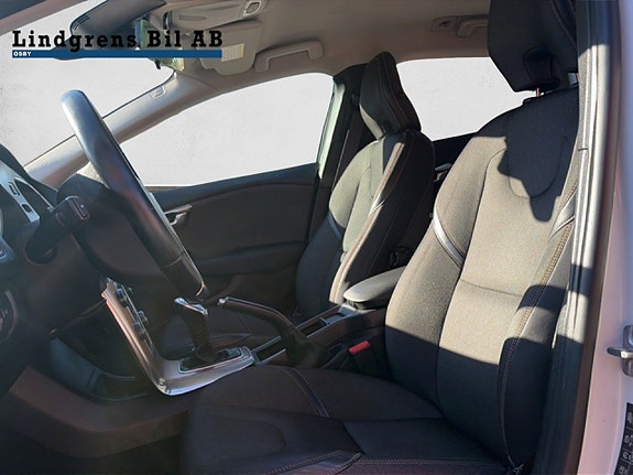 Volvo V40 Cross Country 7 of 11
