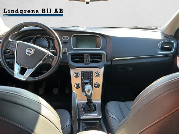 Volvo V40 Cross Country 8 of 11