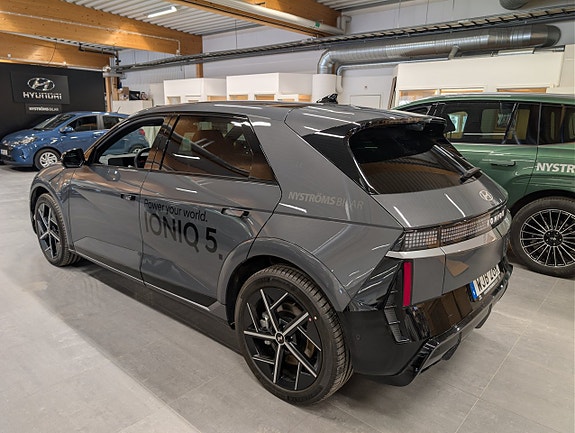 Hyundai Ioniq 5 2 of 5