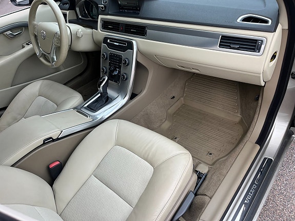 Volvo V70 9 of 20