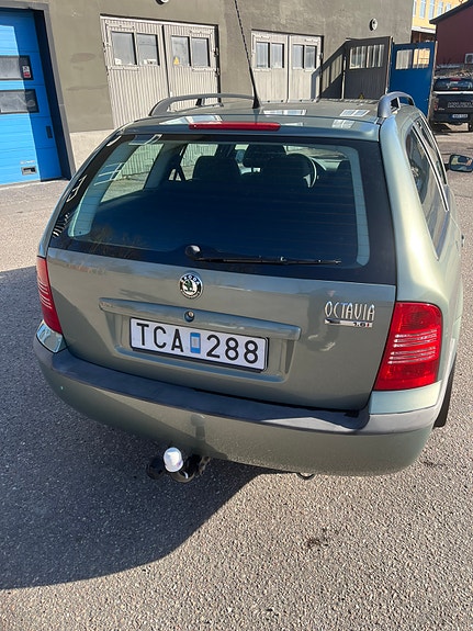 Skoda Octavia 2 of 4